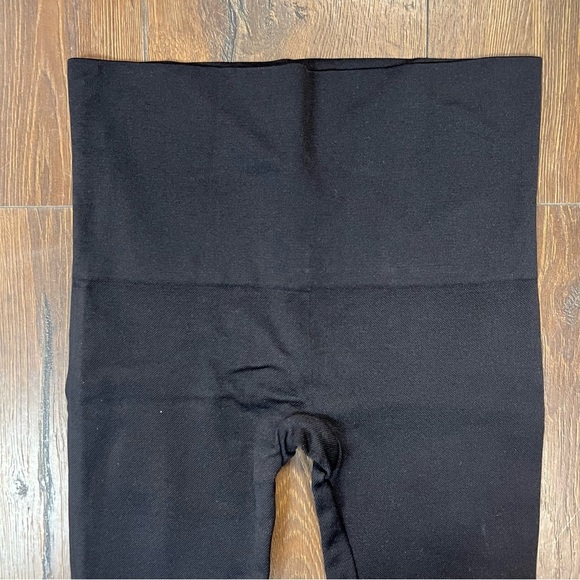 RED HOT by SPANX Shaping Capri Leggings SZ LG - Picture 4 of 8